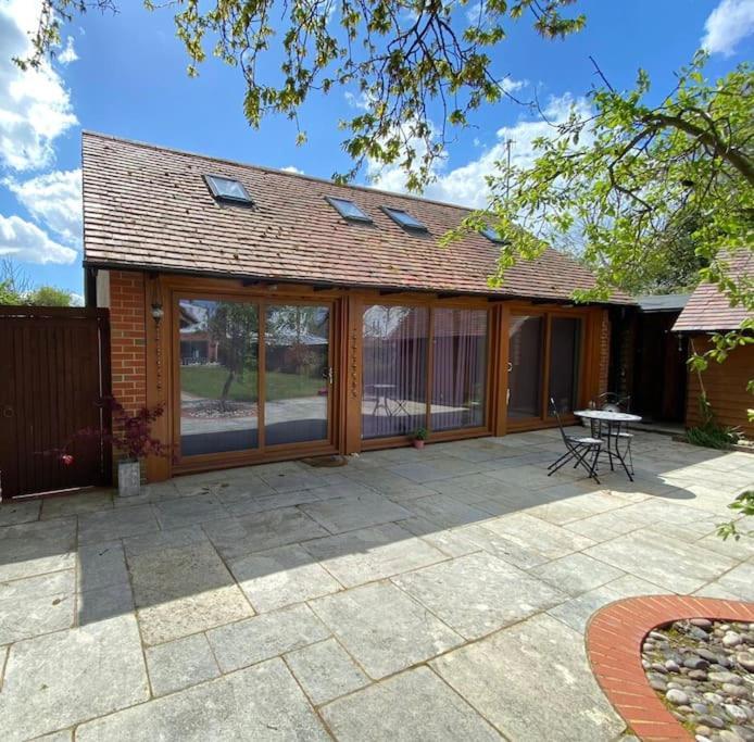 The Retreat, A Relaxing Getaway For Couples Apartment Hambrook Exterior photo